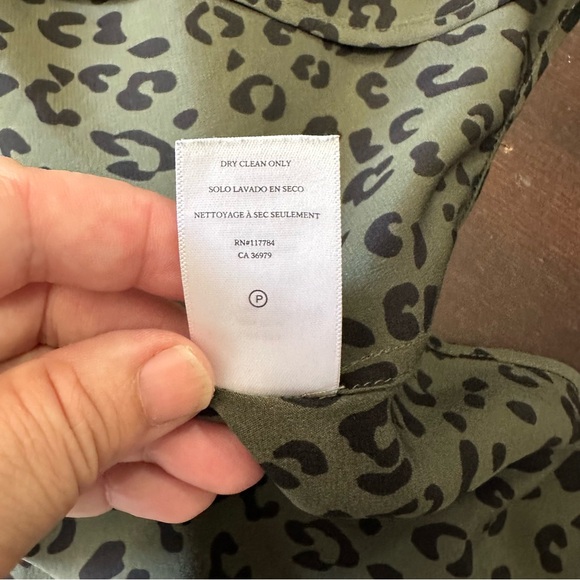 Rails 100% Silk Buttoned Down Shirt Kate Blouse In Olive Cheetah Print Size M - Picture 13 of 16